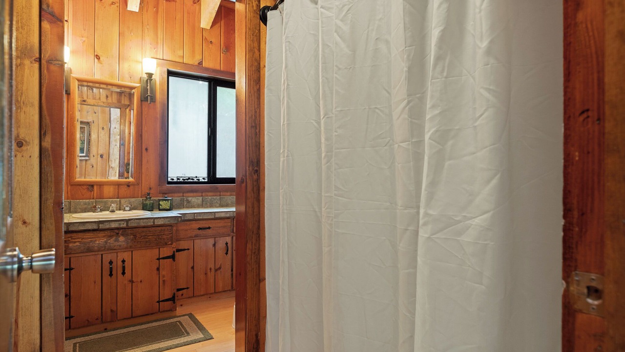 Photo of Bathroom in Green Valley Lake