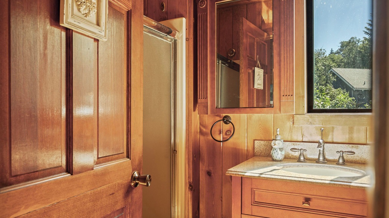 Photo of Bathroom in Green Valley Lake