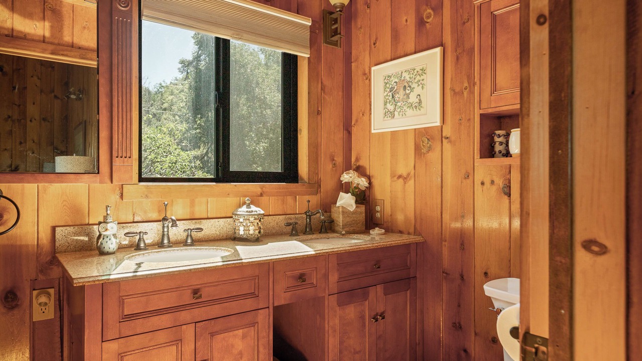 Photo of Bathroom in Green Valley Lake