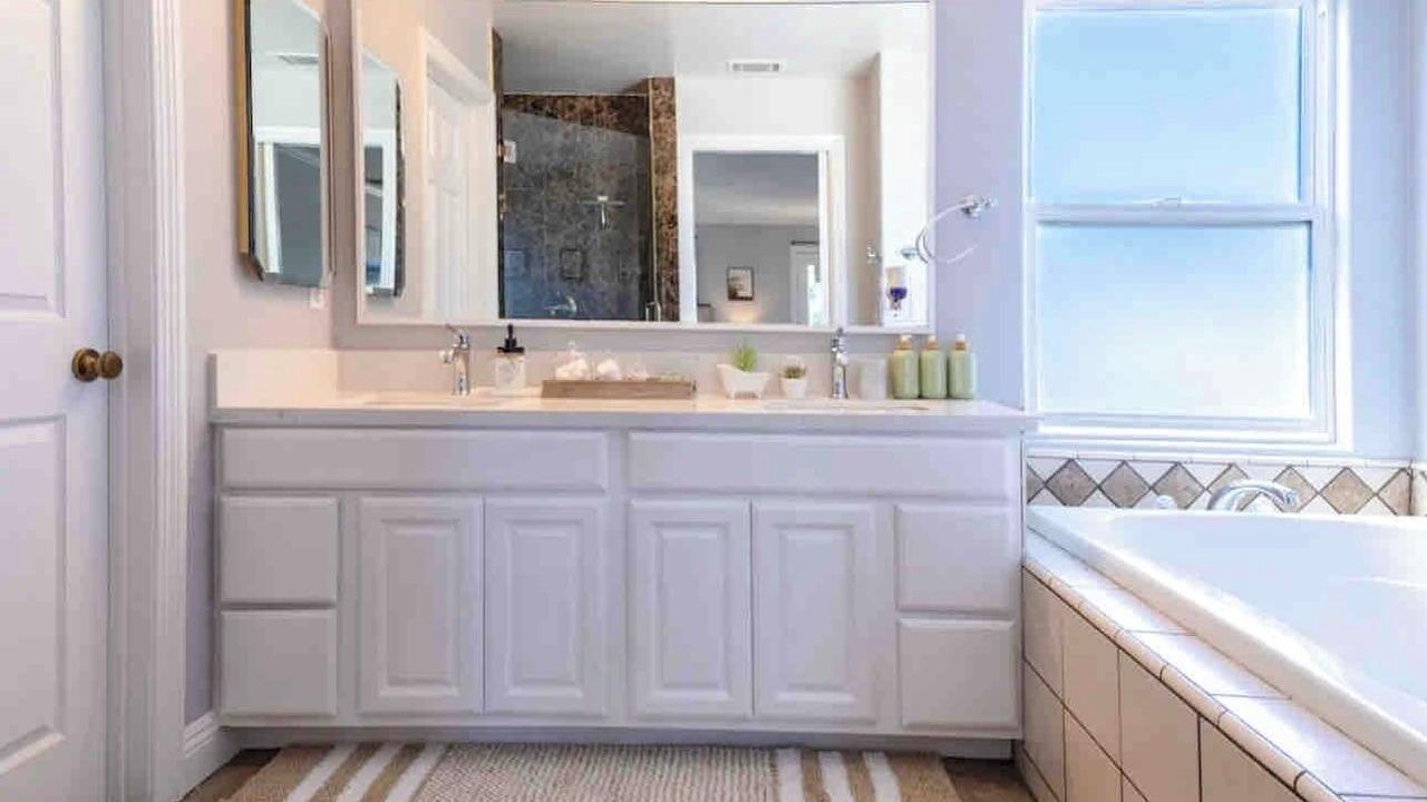Photo of Bathroom in Midway City