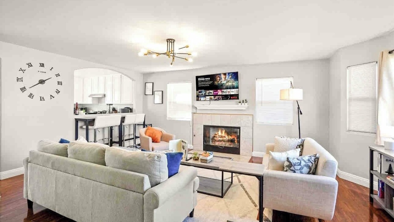 Photo of Livingroom in Midway City