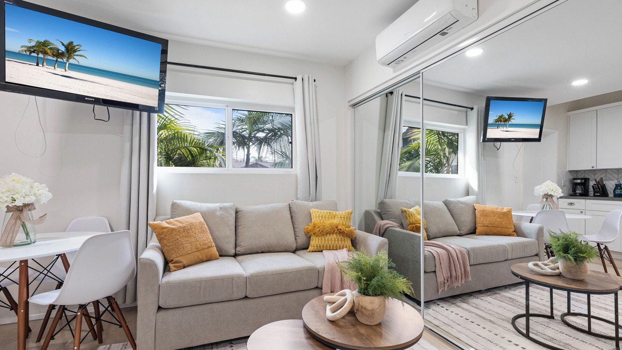 Photo of Livingroom in Harbor Gateway North