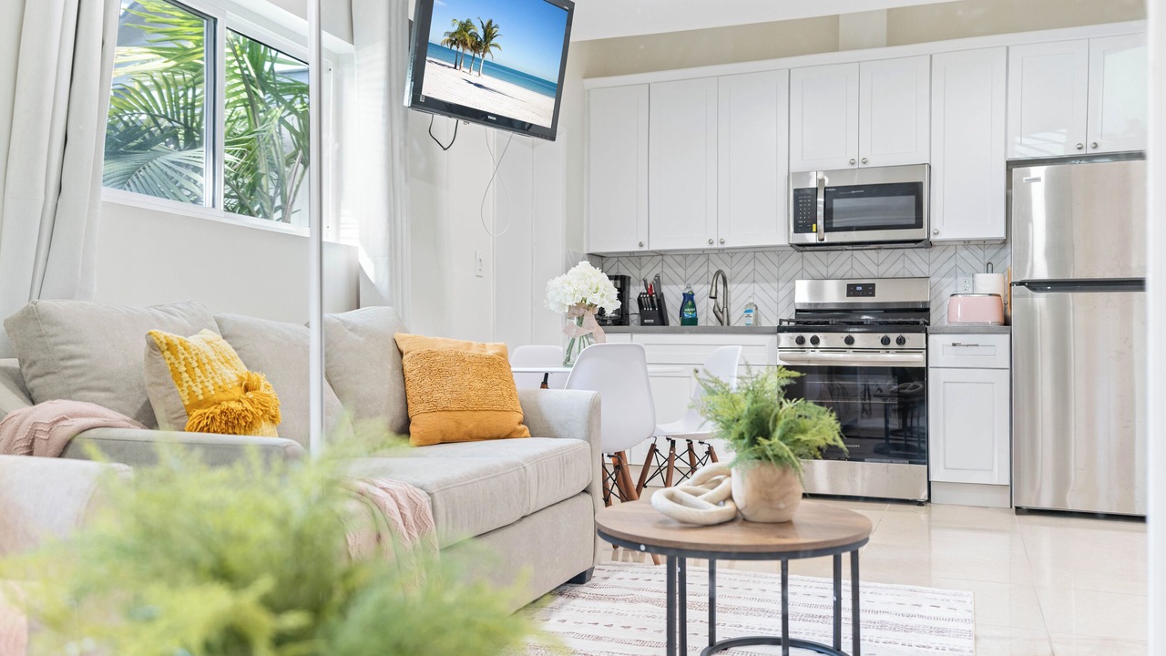 Photo of Livingroom in Harbor Gateway North