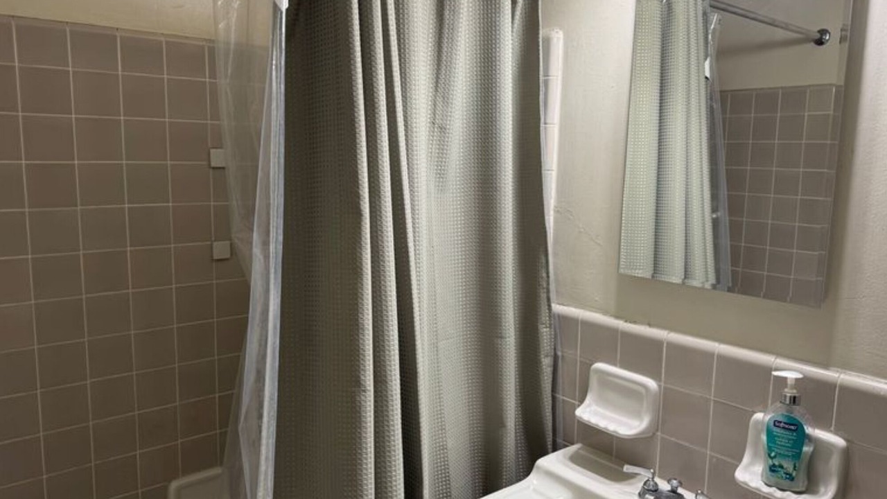 Photo of Bathroom in Miracle Mile