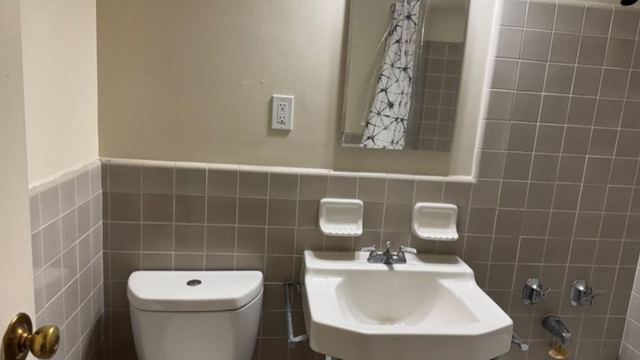 Photo of Bathroom in Miracle Mile