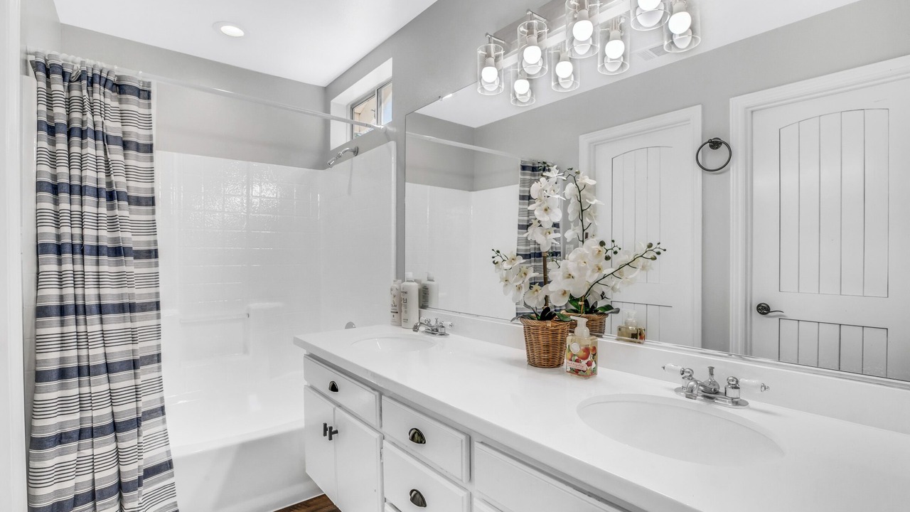 Photo of Bathroom in Castaic
