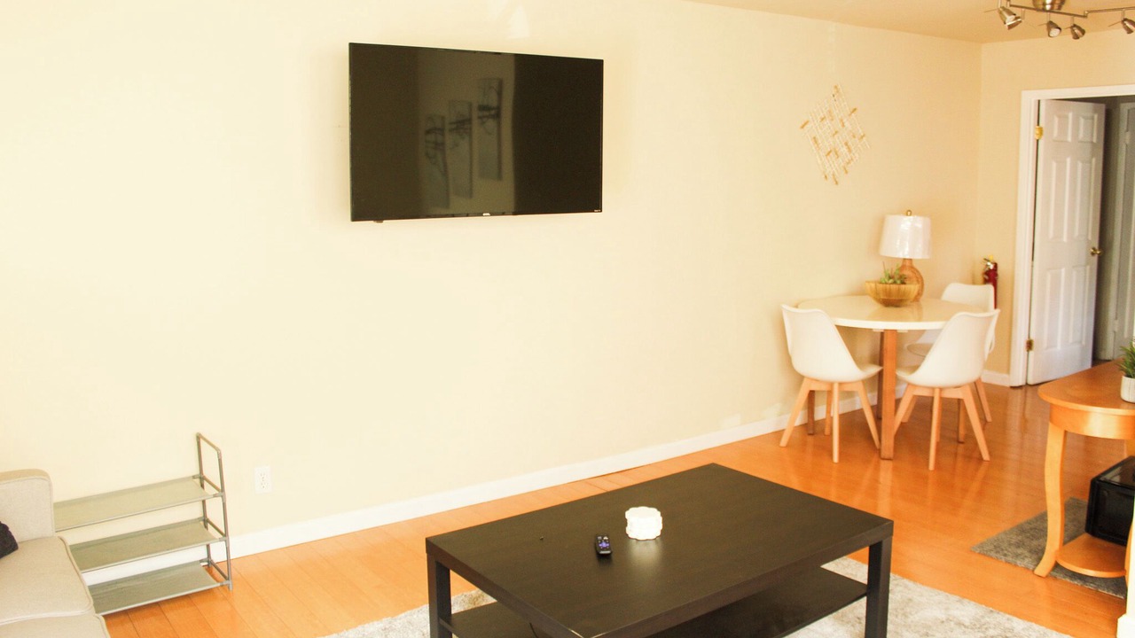Photo of Livingroom in Southwest Berkeley