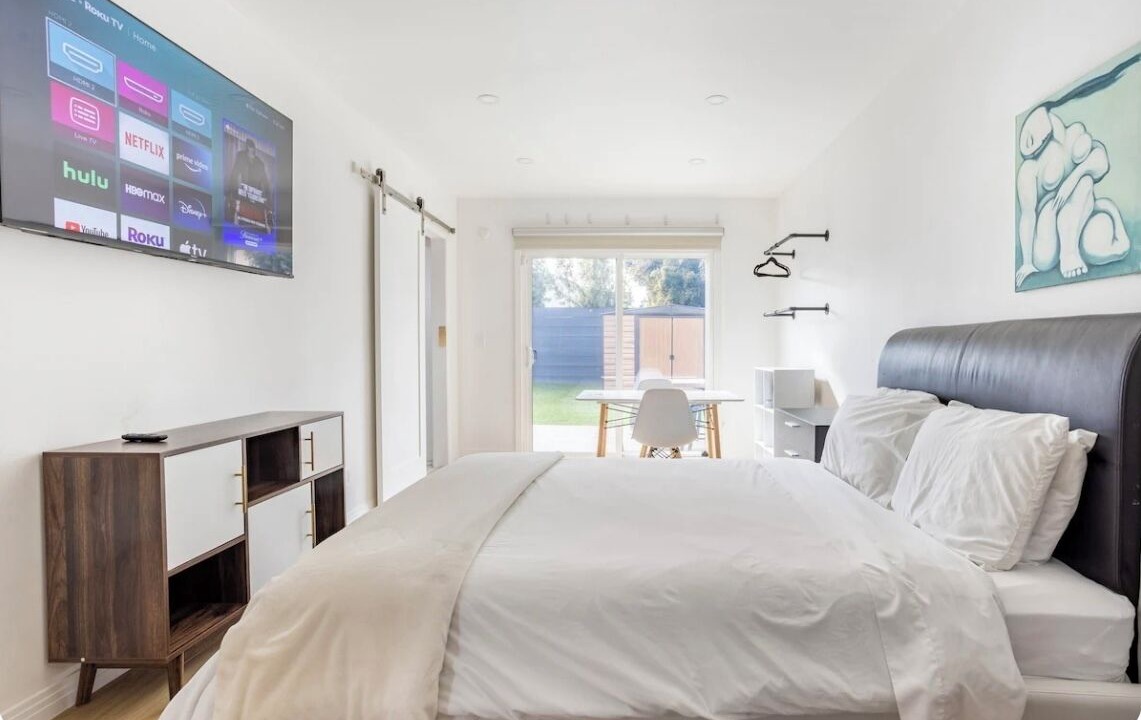 Photo of Bedroom in Tarzana