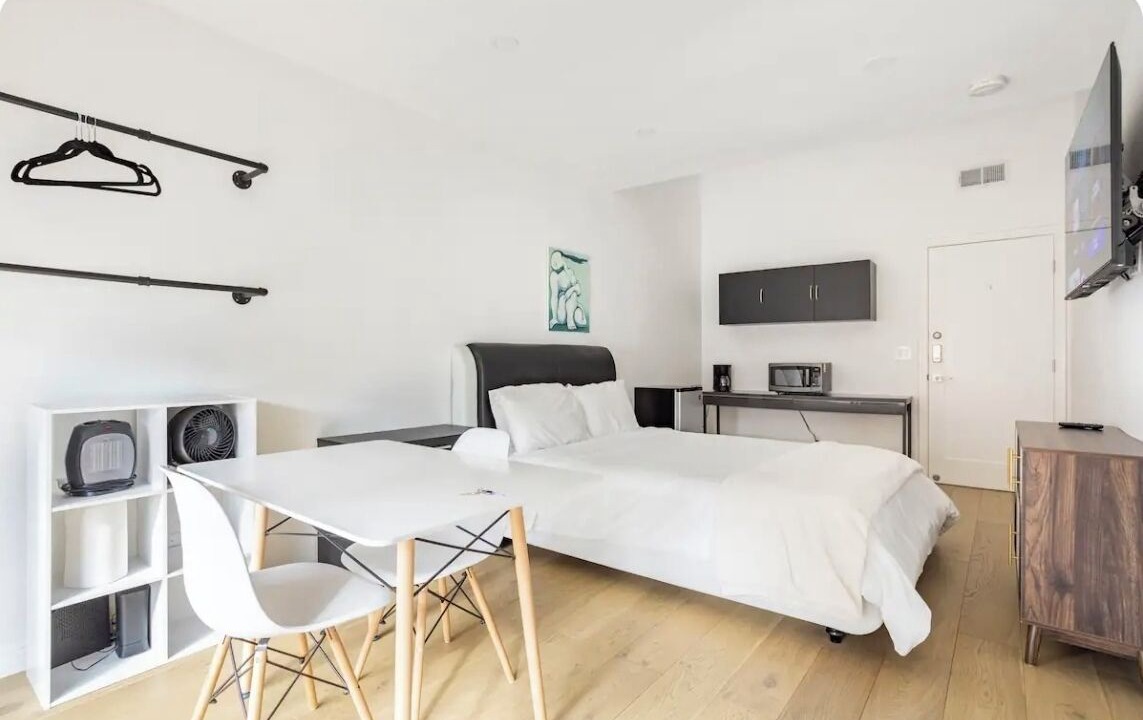 Photo of Bedroom in Tarzana