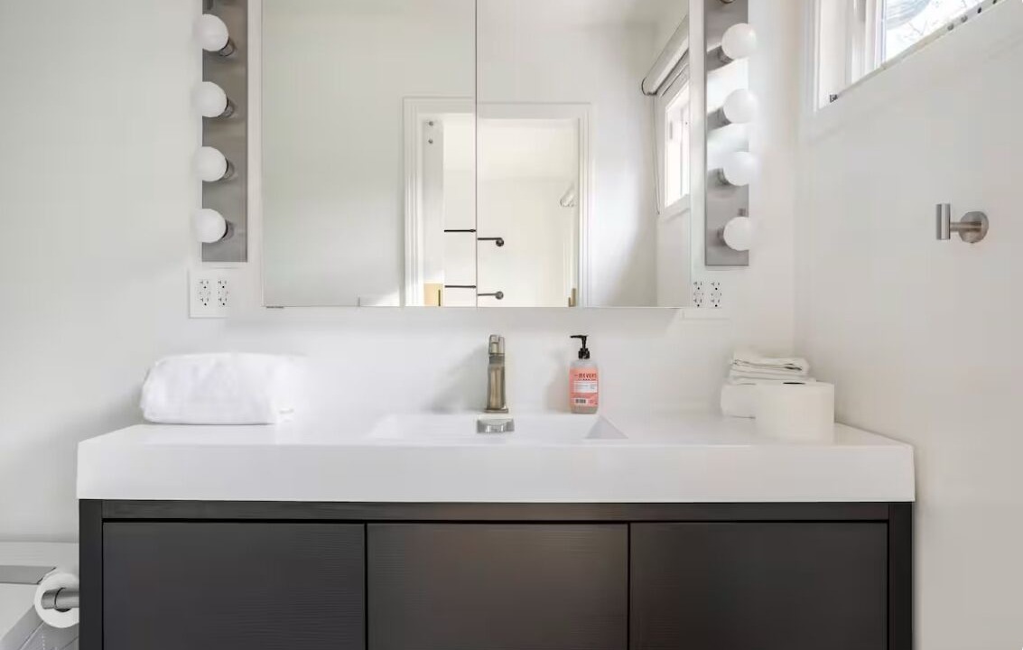 Photo of Bathroom in Tarzana