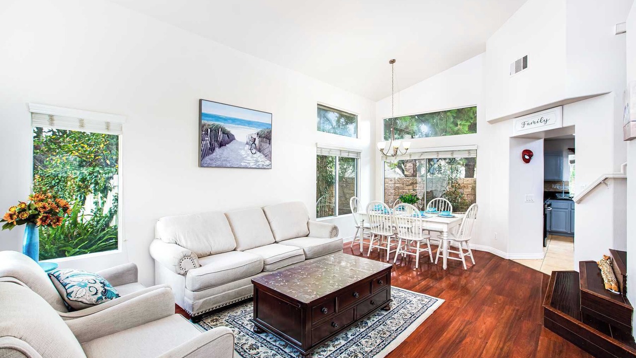 Photo of Livingroom in Corona