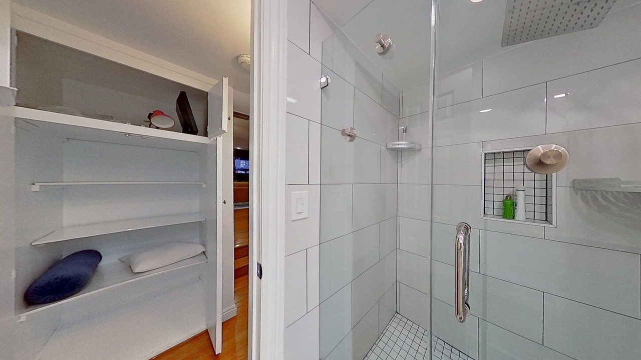 Photo of Bathroom in Harbor Gateway North