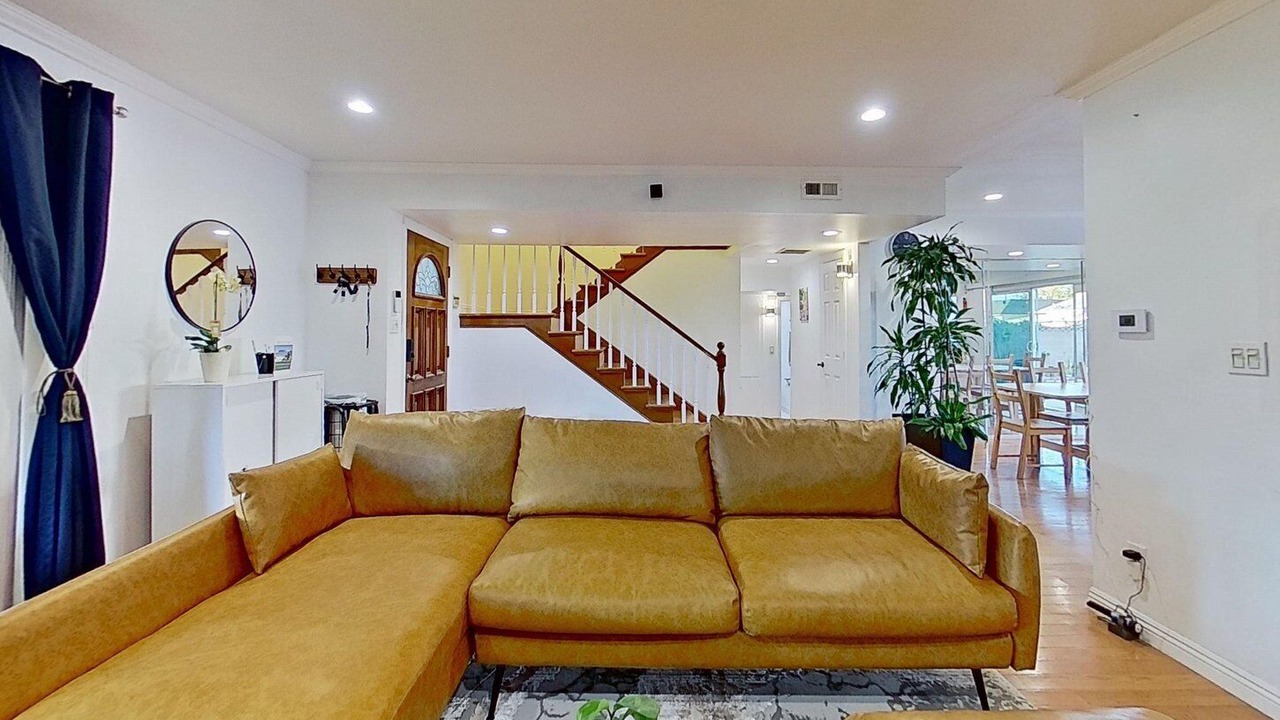 Photo of Livingroom in Harbor Gateway North