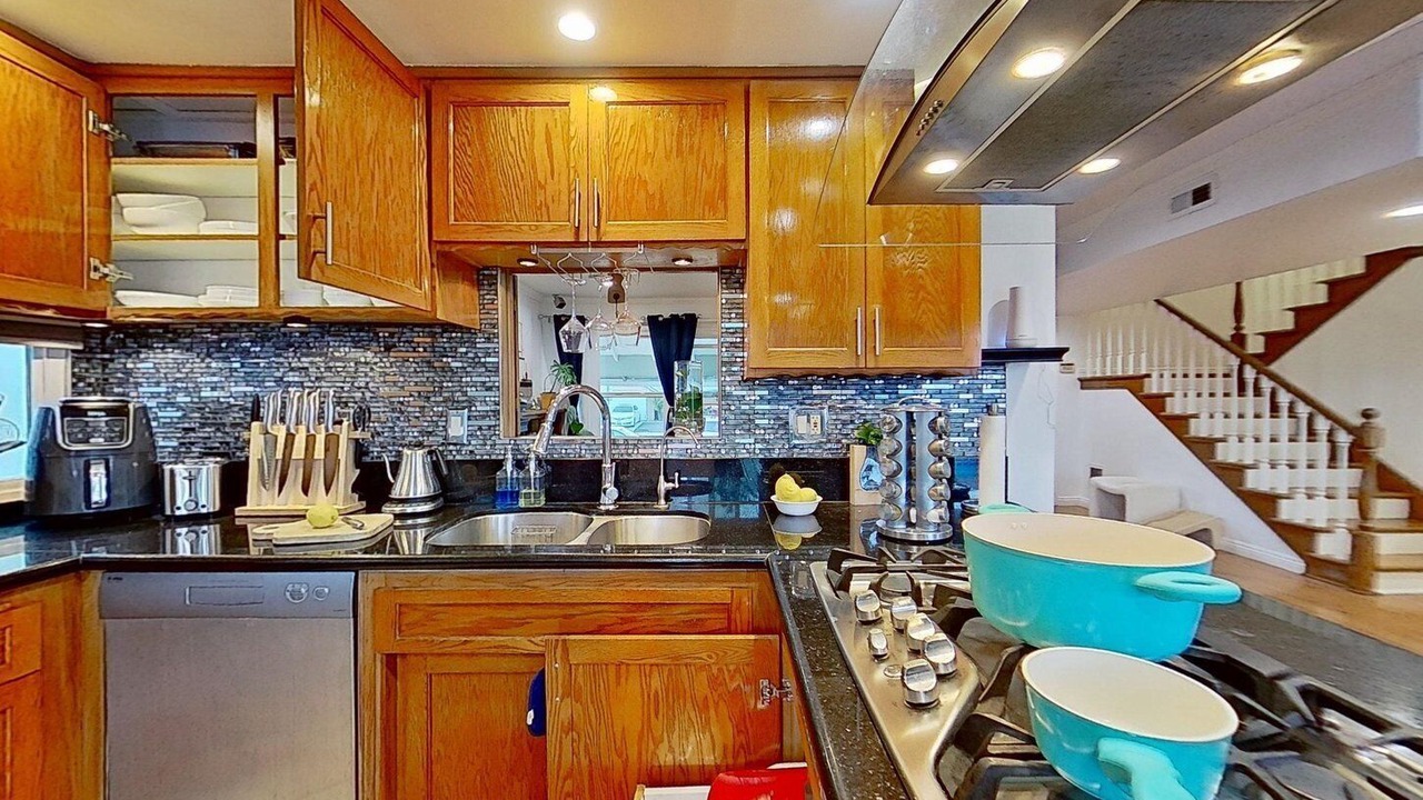 Photo of Kitchen in Harbor Gateway North