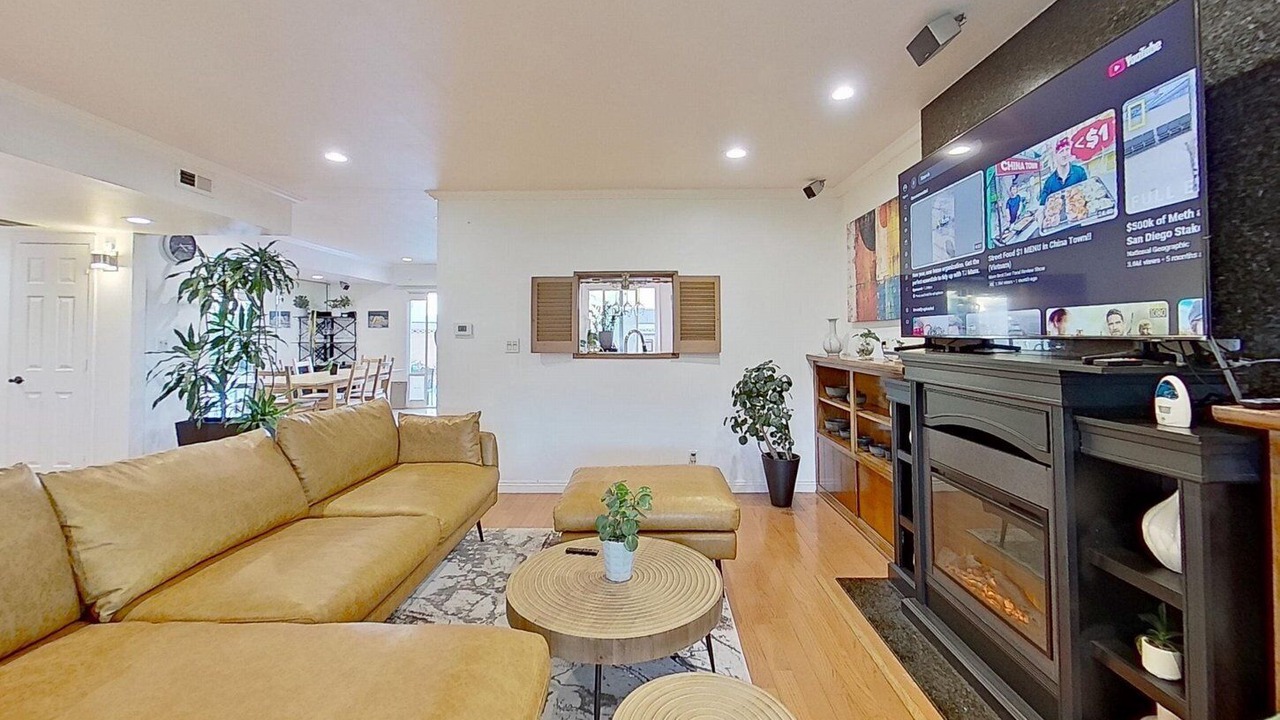 Photo of Livingroom in Harbor Gateway North