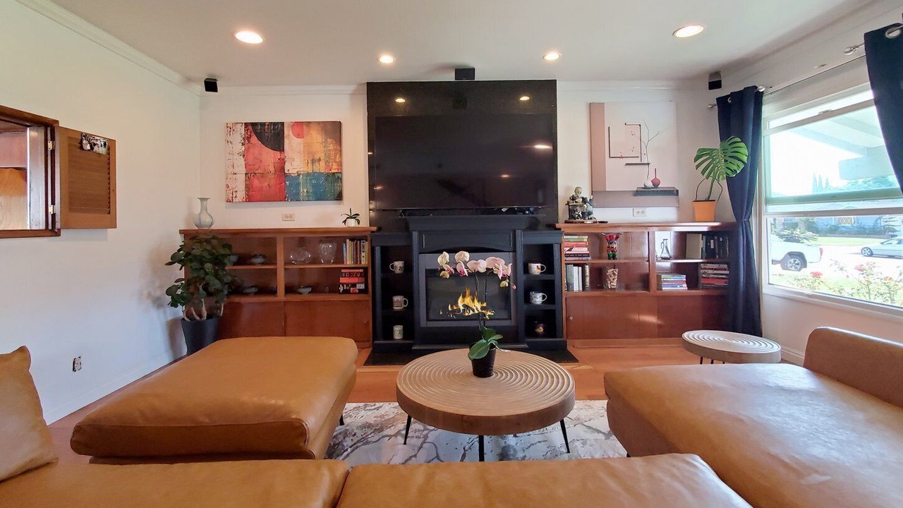Photo of Livingroom in Harbor Gateway North