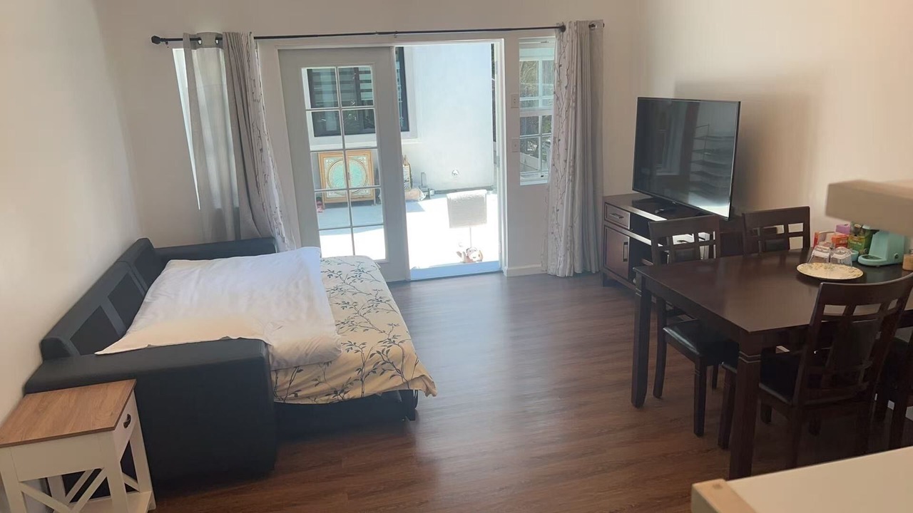 Photo of Bedroom in Sawtelle