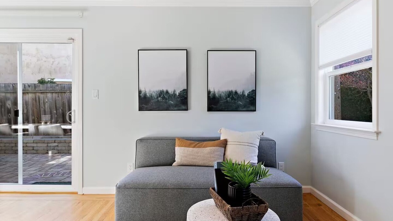 Photo of Livingroom in Farm Hills