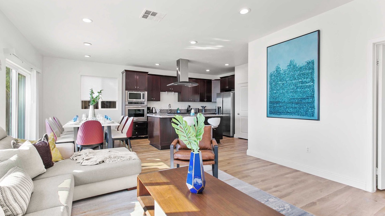 Photo of Livingroom in Sylmar