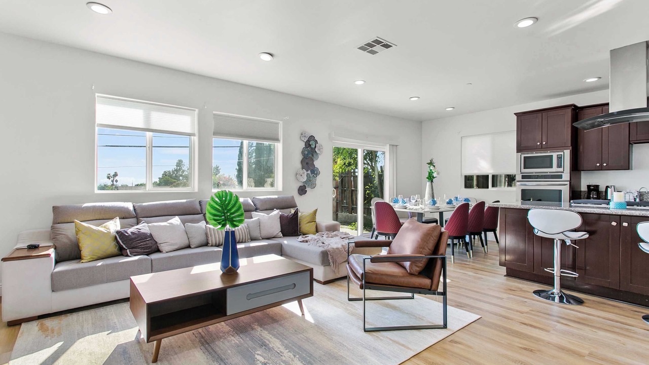 Photo of Livingroom in Sylmar