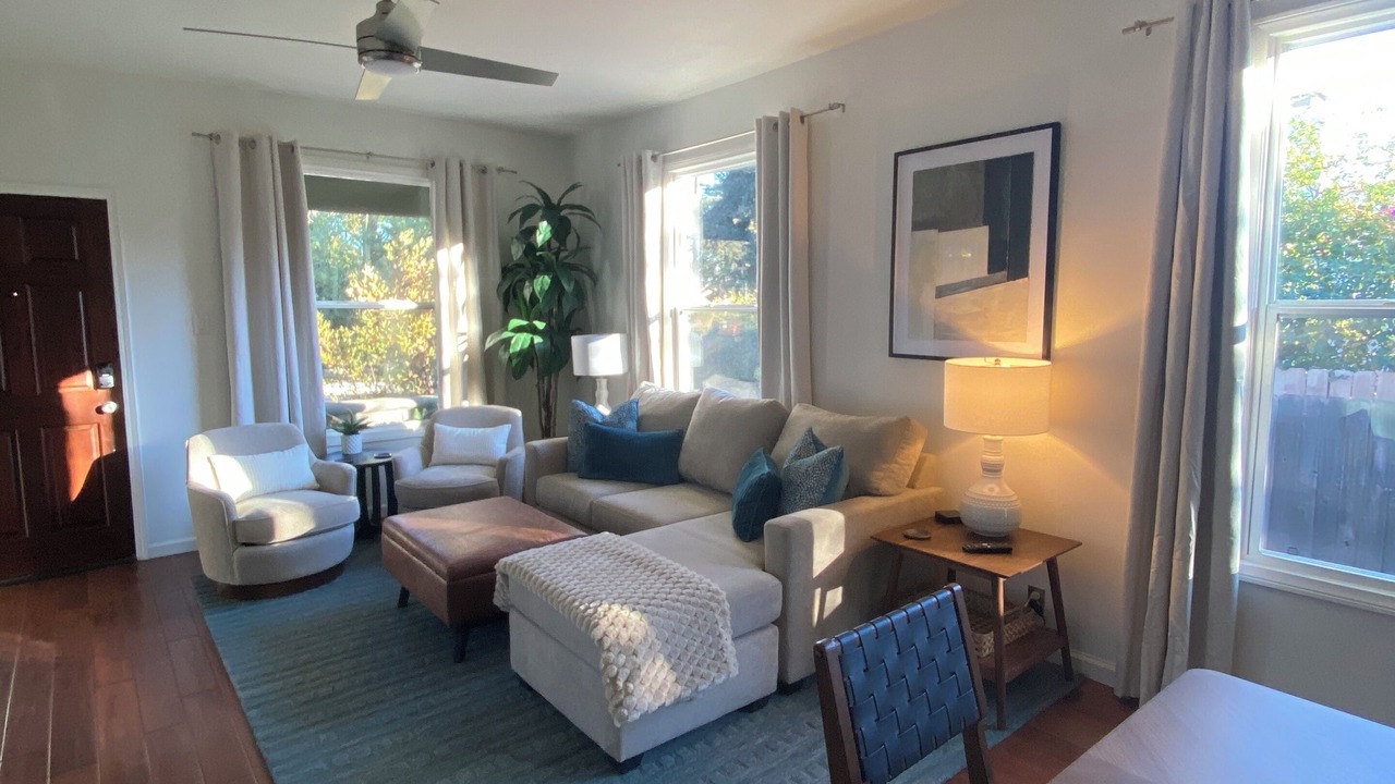 Photo of Livingroom in North Central