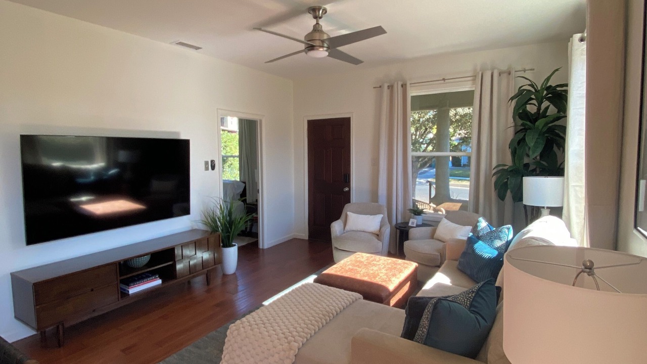 Photo of Livingroom in North Central