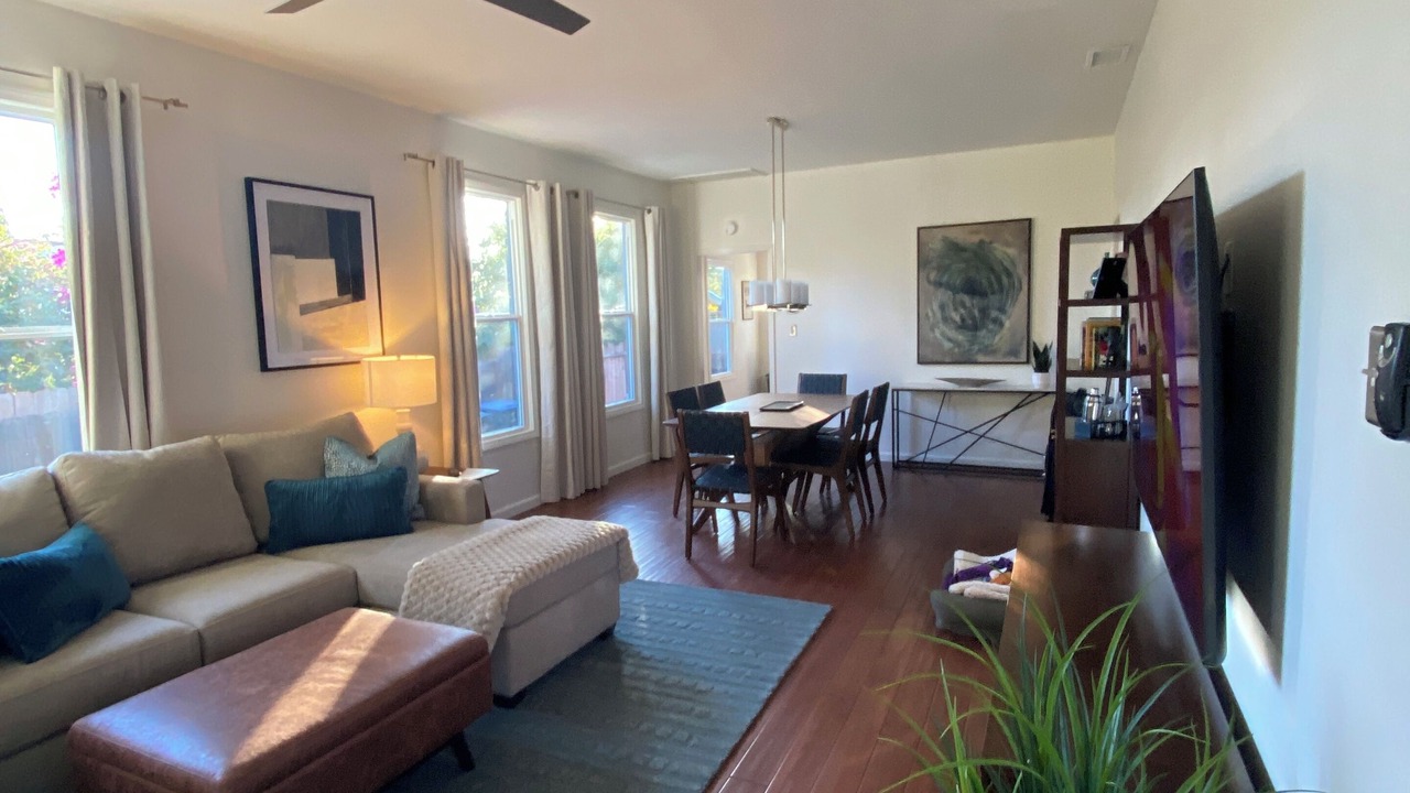 Photo of Livingroom in North Central