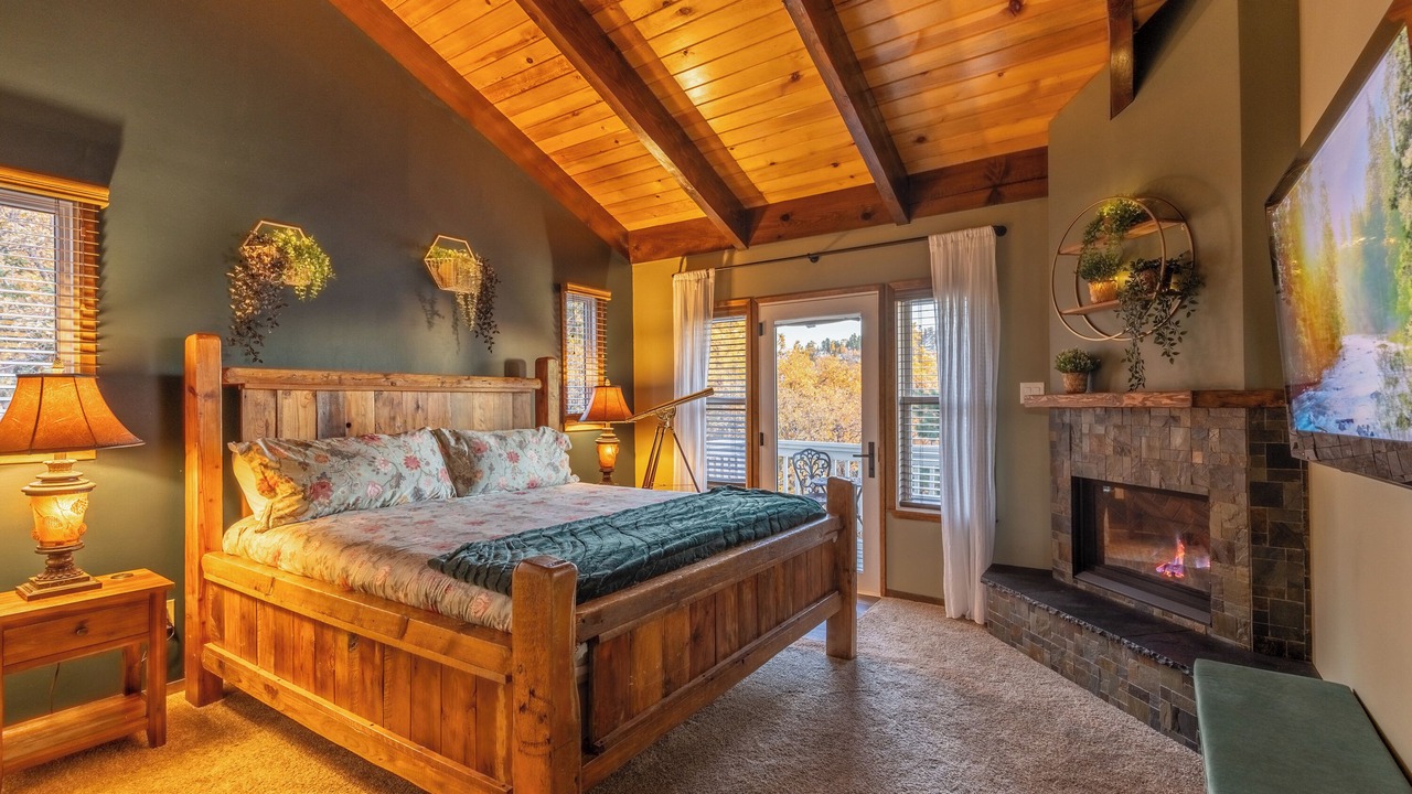 Photo of Bedroom in Green Valley Lake