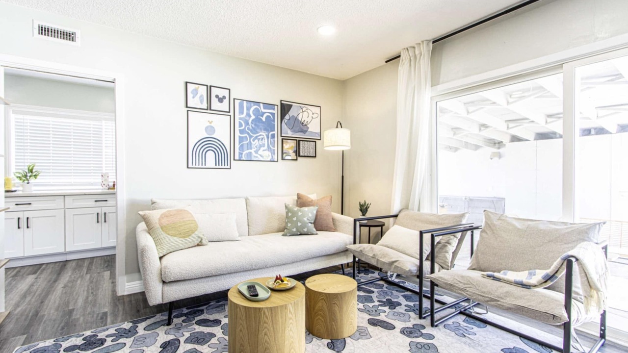 Photo of Livingroom in Southeast Anaheim
