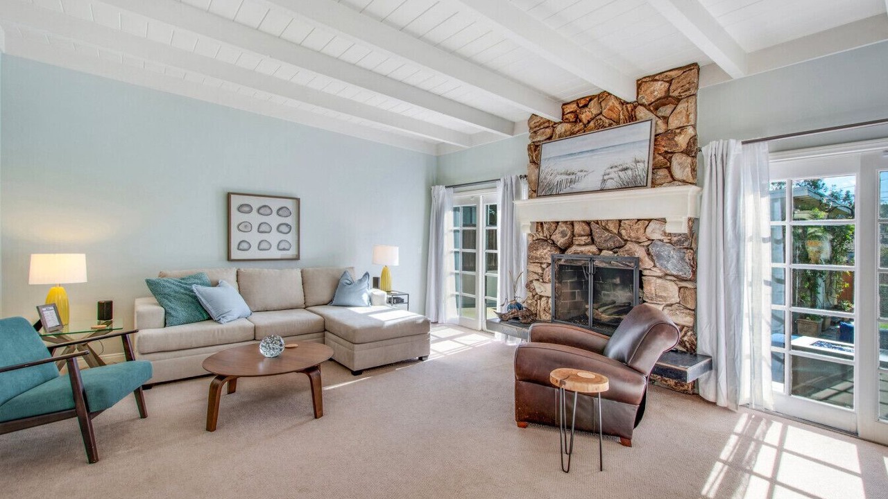 Photo of Livingroom in Los Angeles County