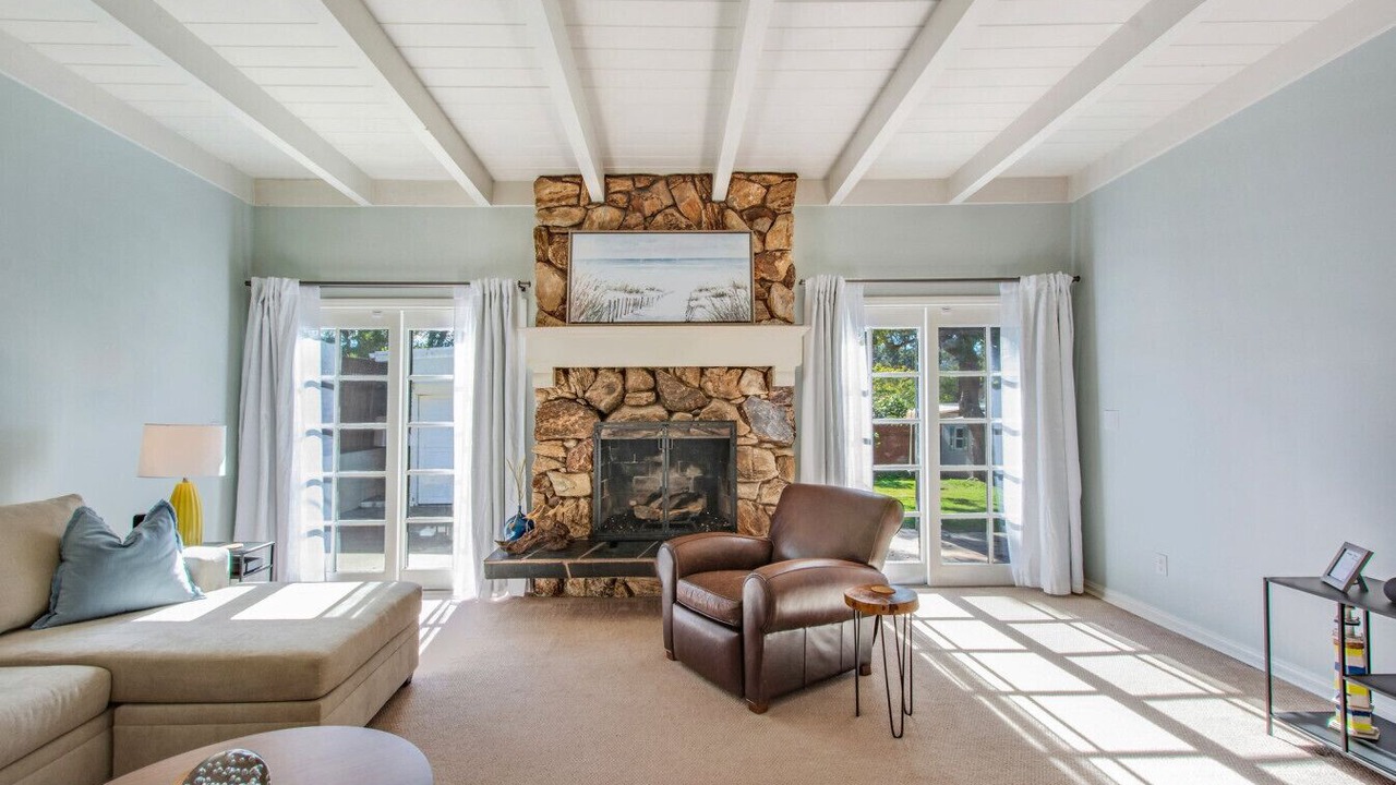 Photo of Livingroom in Los Angeles County