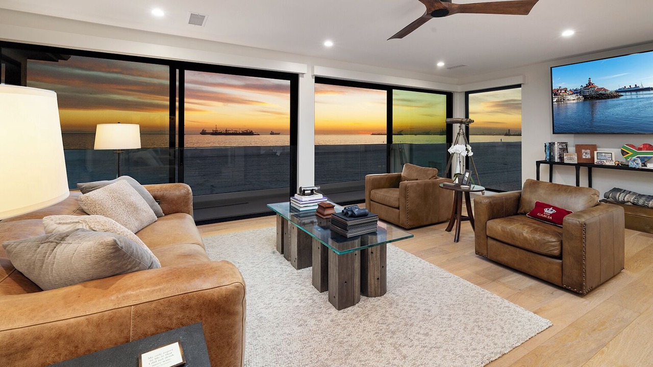 Photo of Livingroom in Peninsula