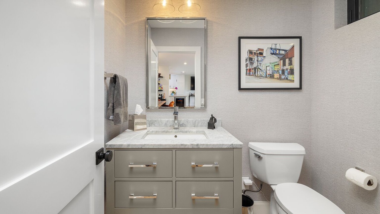 Photo of Bathroom in Peninsula