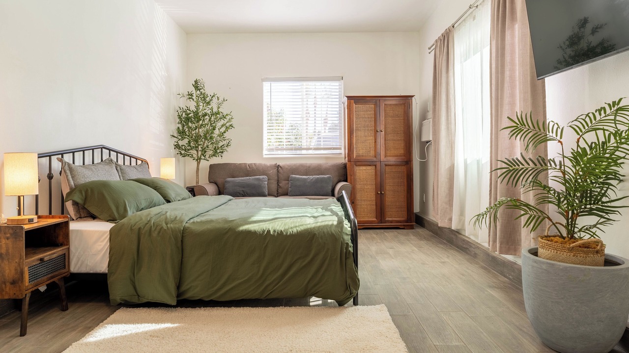 Photo of Bedroom in Meiners Oaks