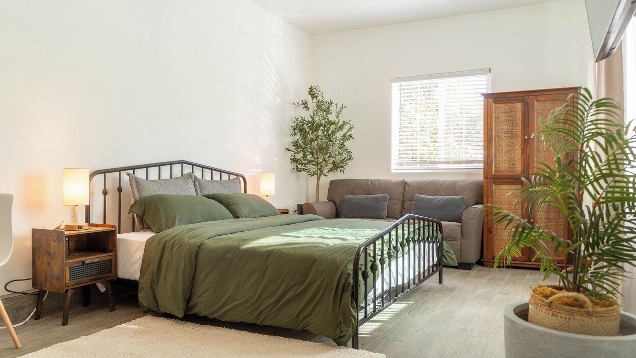 Photo of Bedroom in Meiners Oaks