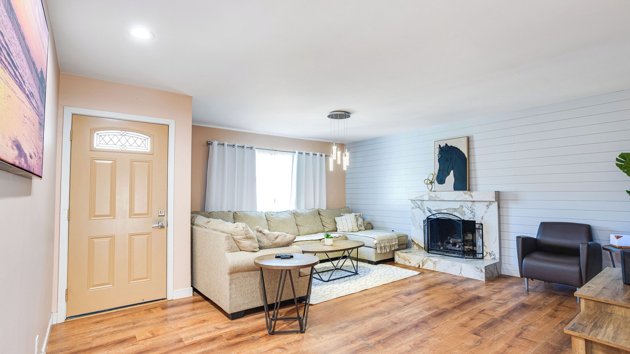 Photo of Livingroom in East Grove