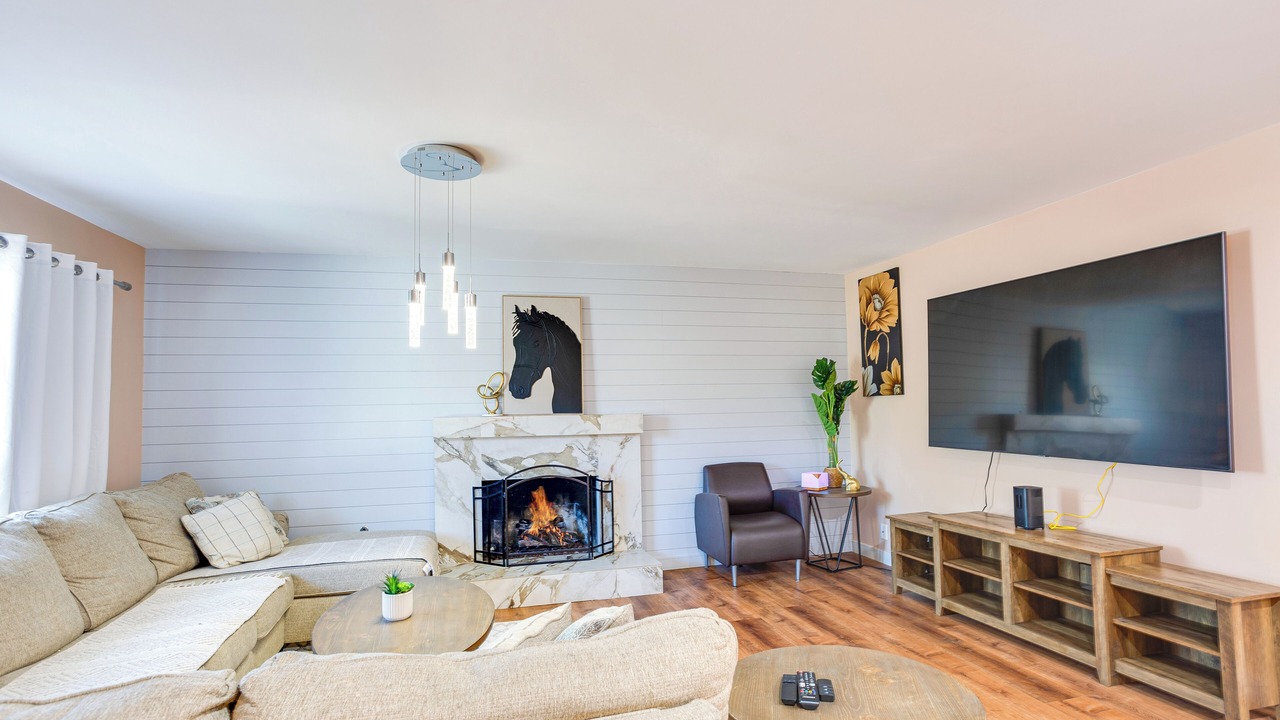 Photo of Livingroom in East Grove