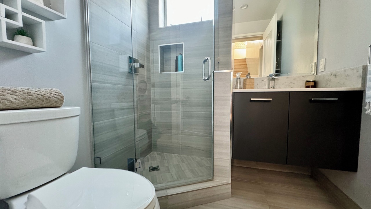 Photo of Bathroom in Mid-Wilshire