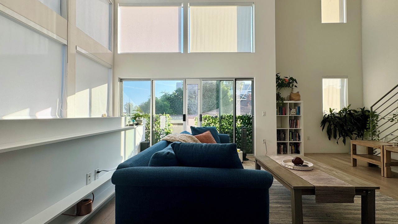 Photo of Livingroom in Mid-Wilshire