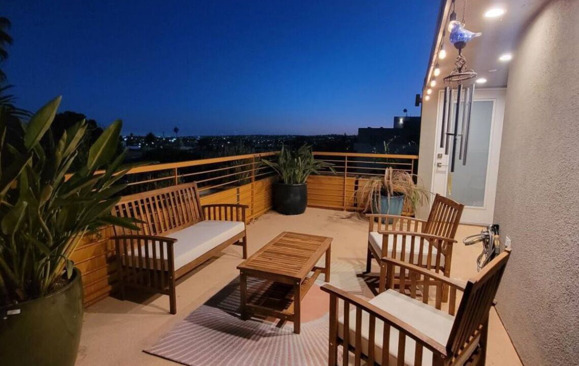 Photo of Patio Balcony in Mid-Wilshire