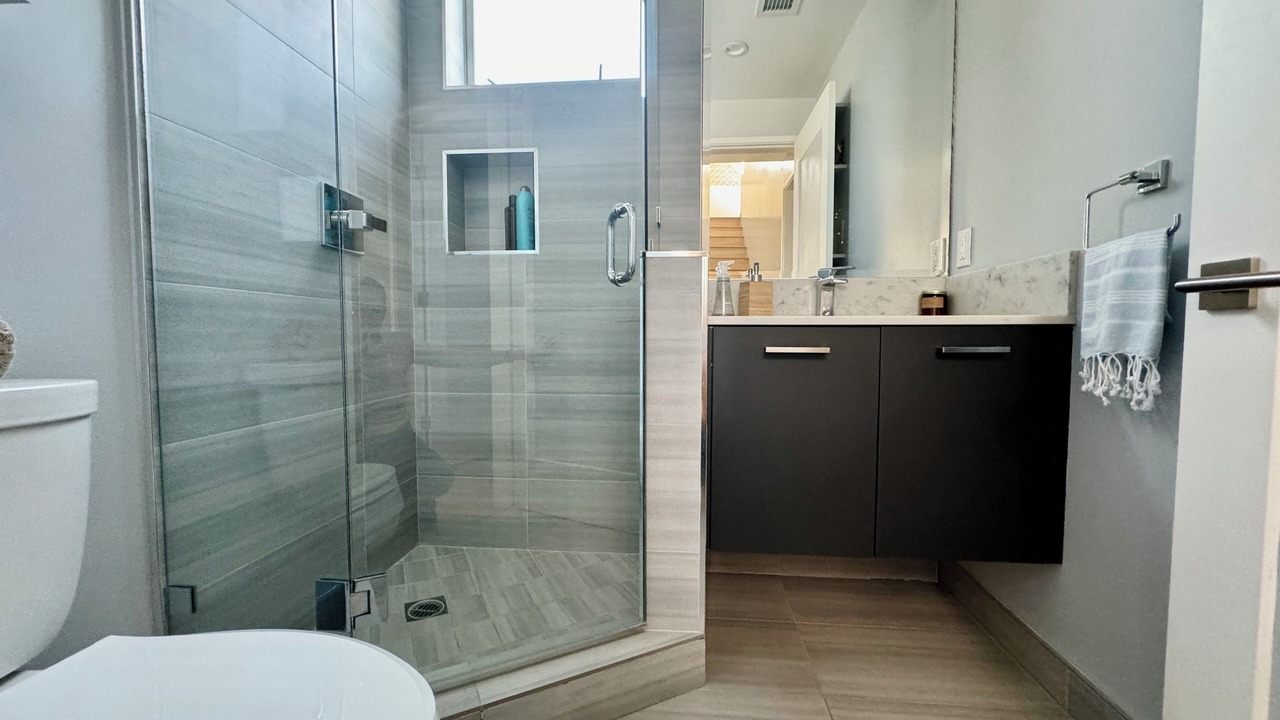 Photo of Bathroom in Mid-Wilshire