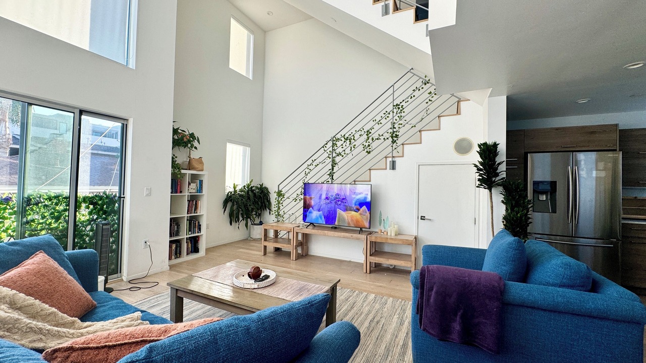 Photo of Livingroom in Mid-Wilshire