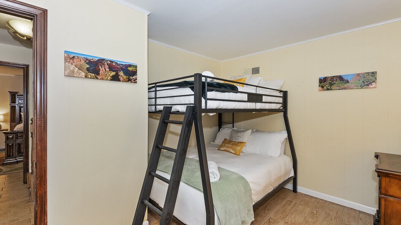 Photo of Bedroom in Cedar Glen