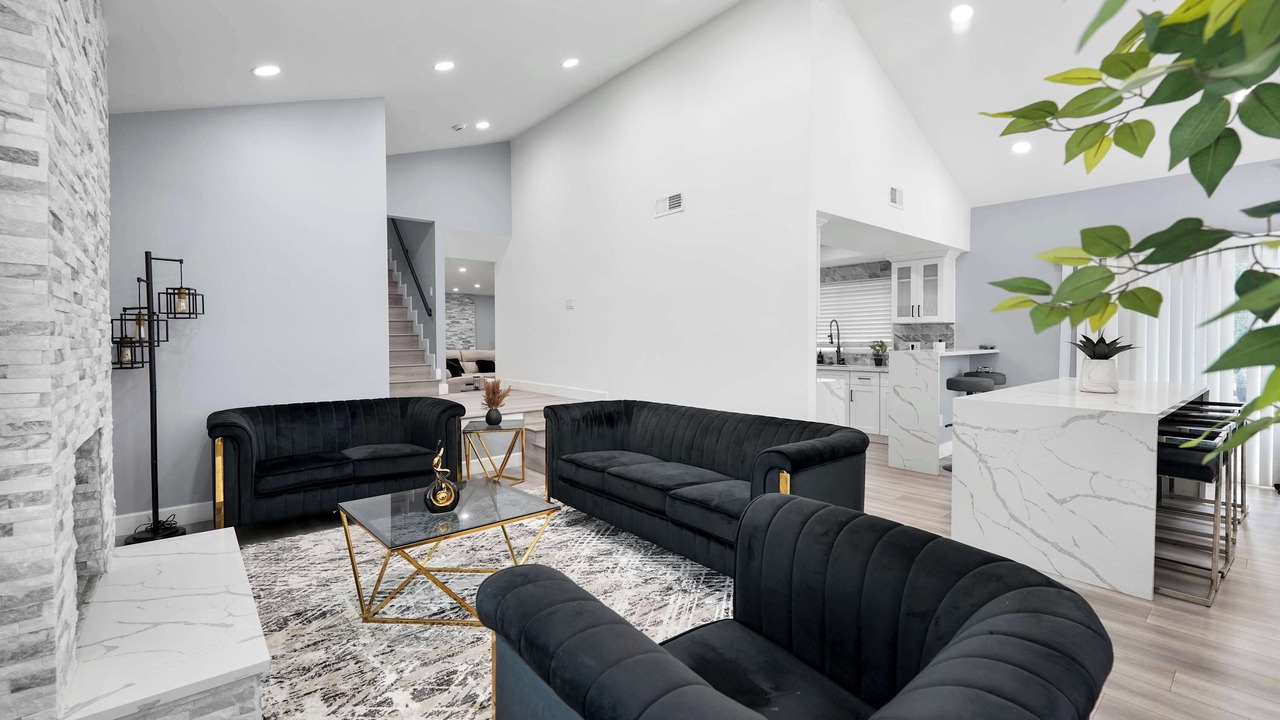 Photo of Livingroom in Charter Oak