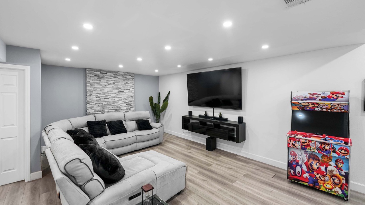 Photo of Livingroom in Charter Oak