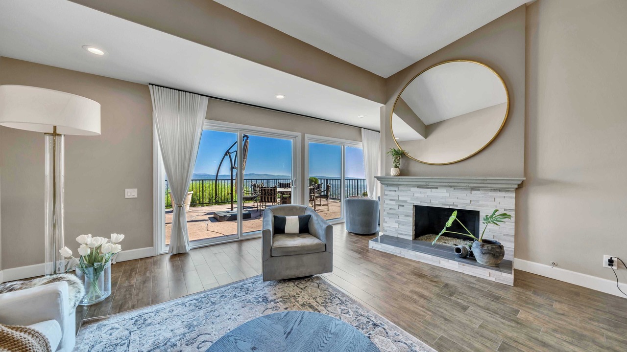 Photo of Livingroom in Yorba Linda