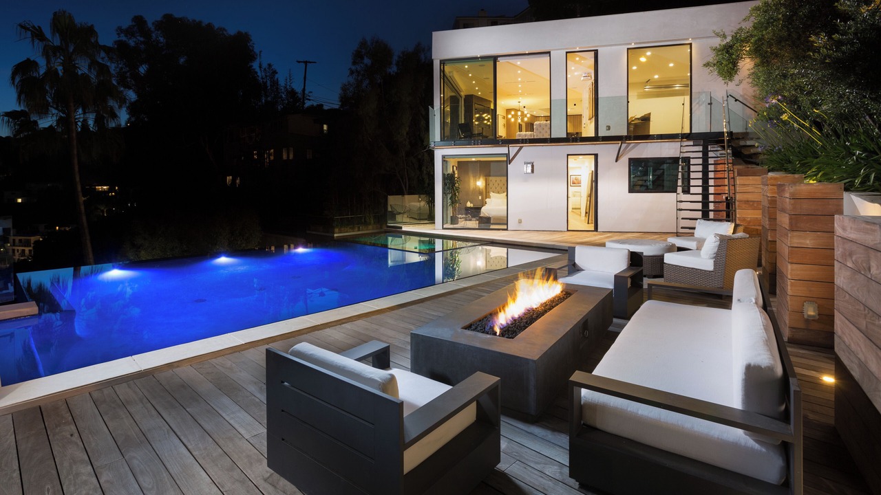 Photo of Outdoor in Hollywood Hills West