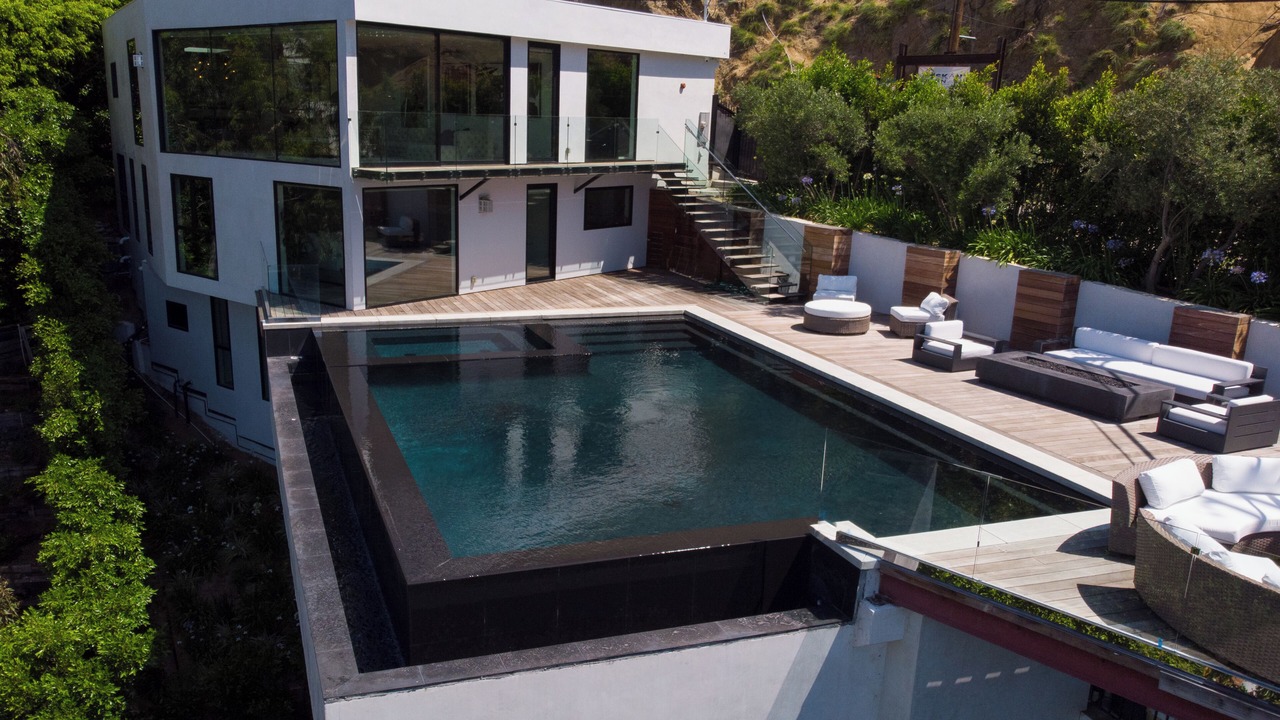 Photo of Outdoor in Hollywood Hills West