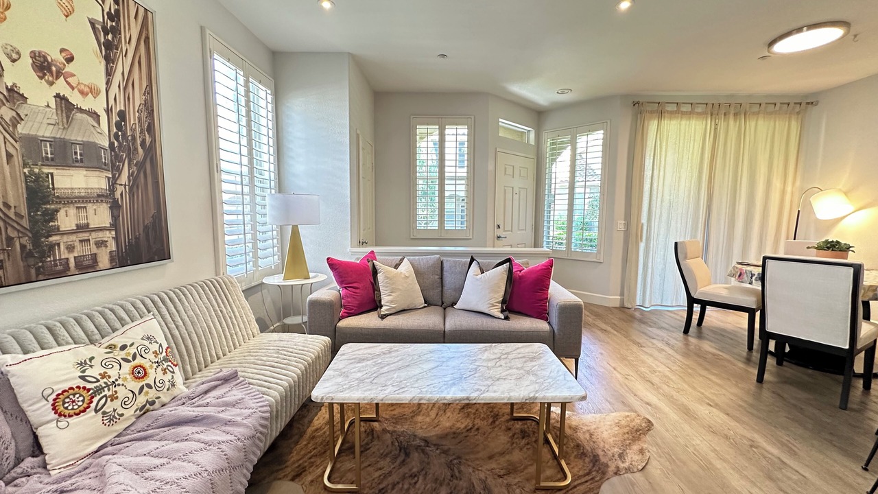 Photo of Livingroom in Oak Creek