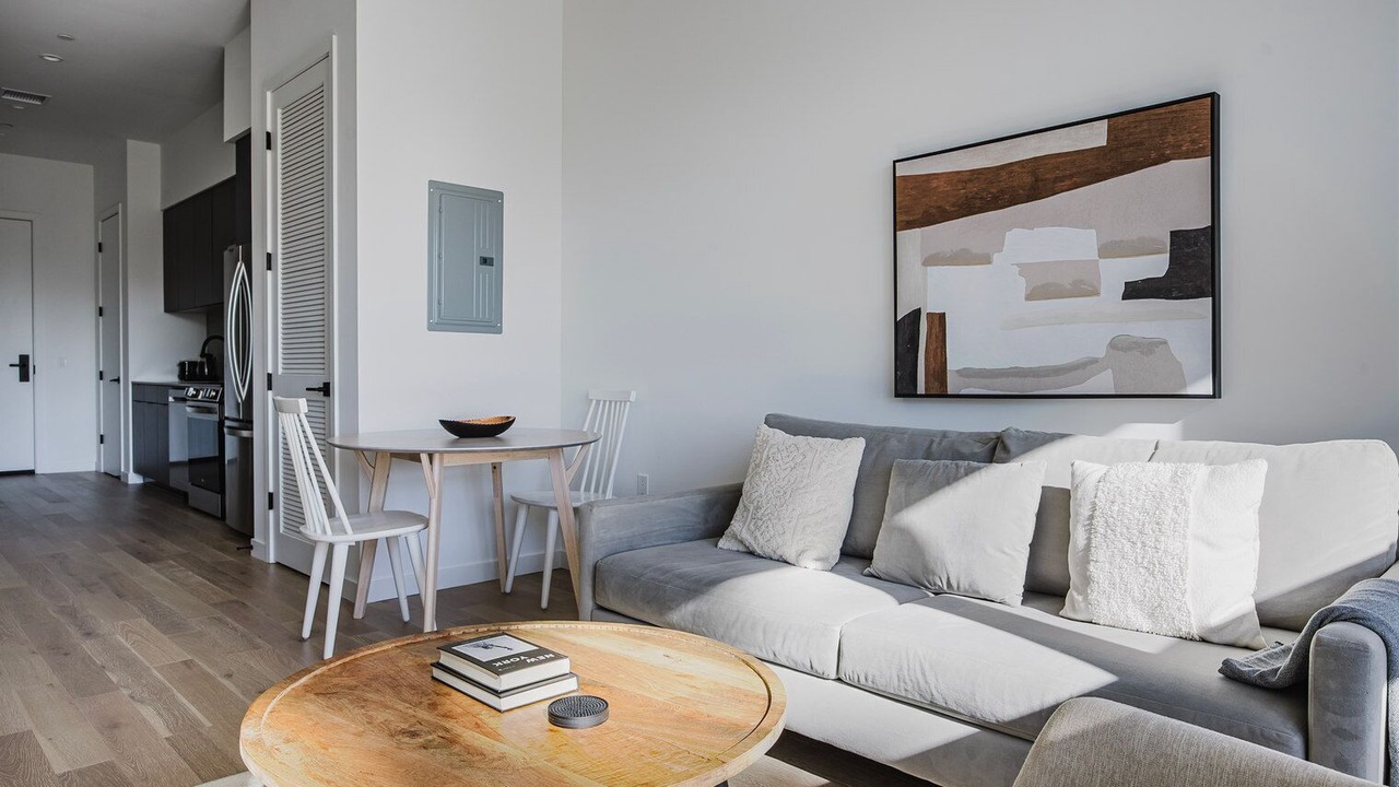Photo of Livingroom in Mid-Wilshire